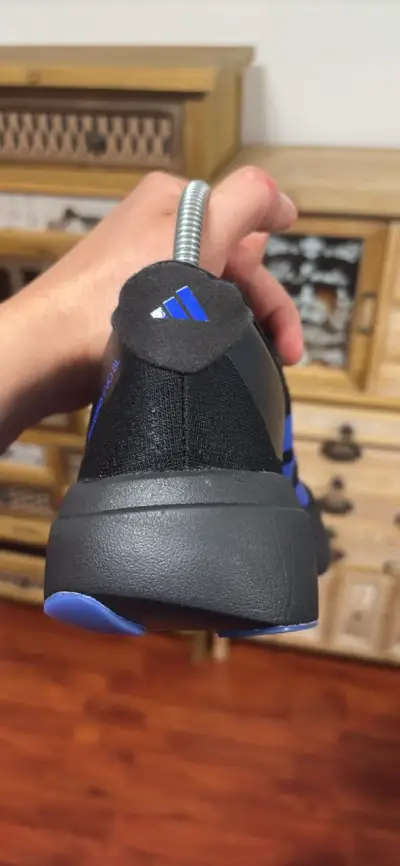 Zapatillas deportivas Adidas negras y azules - miniatura 2