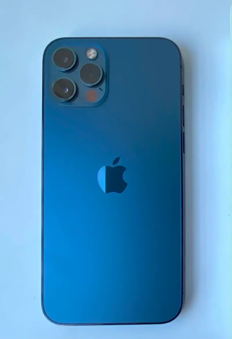 iPhone 12 Pro Max Azul en Buen Estado - 1