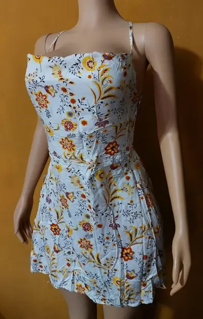 Vestido floral con tirantes y espalda descubierta - miniatura 2