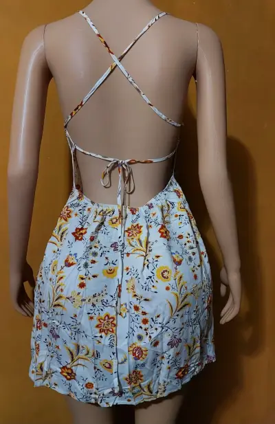 Vestido floral con tirantes y espalda descubierta - miniatura 3