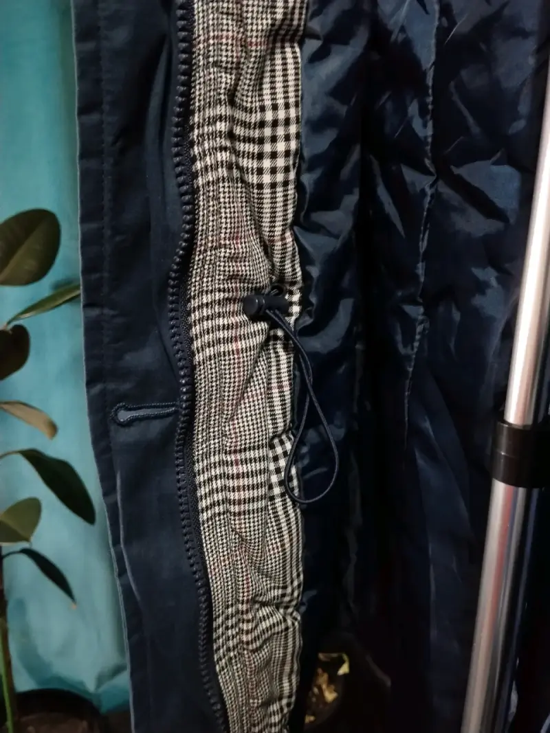 Chaqueta azul con capucha y forro a cuadros - 2