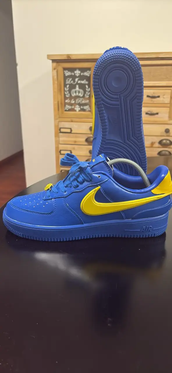 Zapatillas deportivas azules y amarillas Nike Air Force 1 - 1