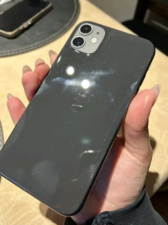 iPhone 11 en buen estado - 1