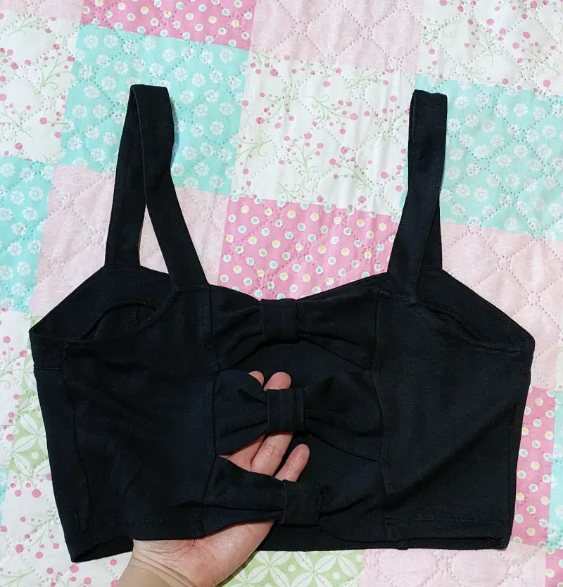 Top crop negro con tirantes - 2