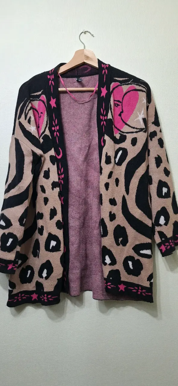 Cárdigan estampado animal print con diseño artístico - 1