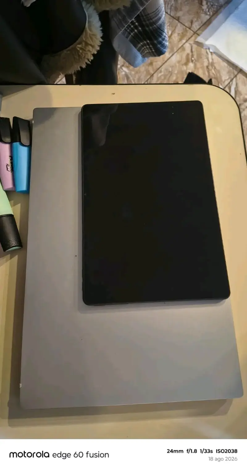 Tablet Lenovo Tab M10 con funda protectora - 2
