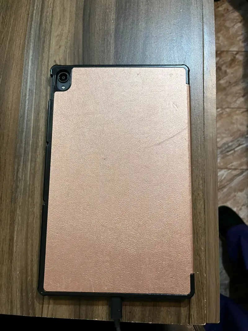 Tablet Lenovo Tab M10 con funda protectora - 4
