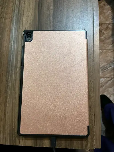 Tablet Lenovo Tab M10 con funda protectora - miniatura 4