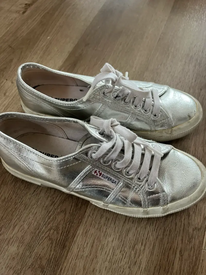 Zapatillas plateadas Superga de mujer en buen estado