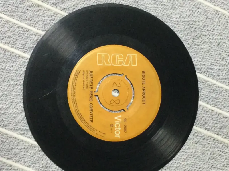 Disco de vinilo Bigote Arrocet Juistete Pero Gorviste - 2