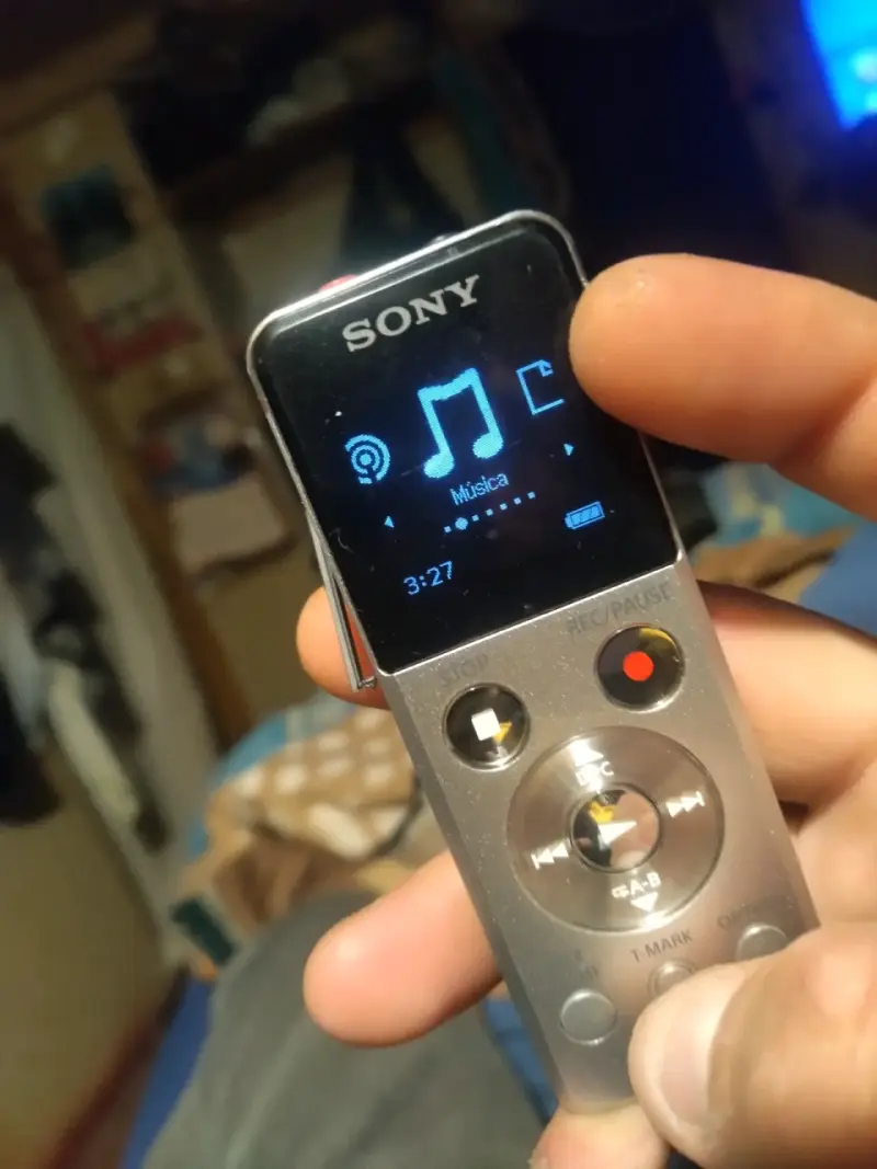 Grabadora de Voz Sony con Reproductor MP3 - 1