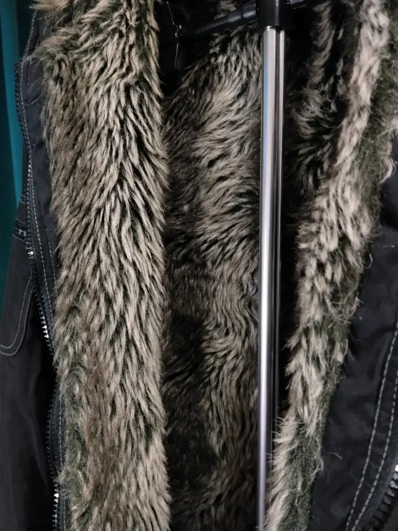 Chaqueta de invierno con capucha y forro de piel sintética - 2