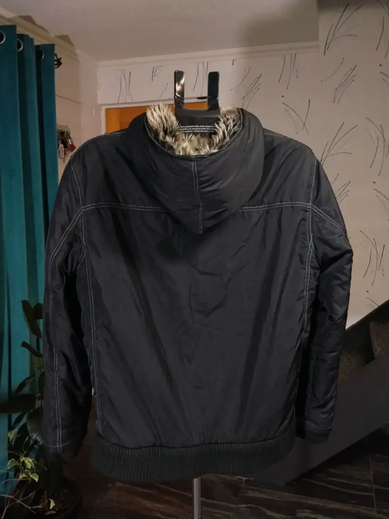 Chaqueta de invierno con capucha y forro de piel sintética - 3