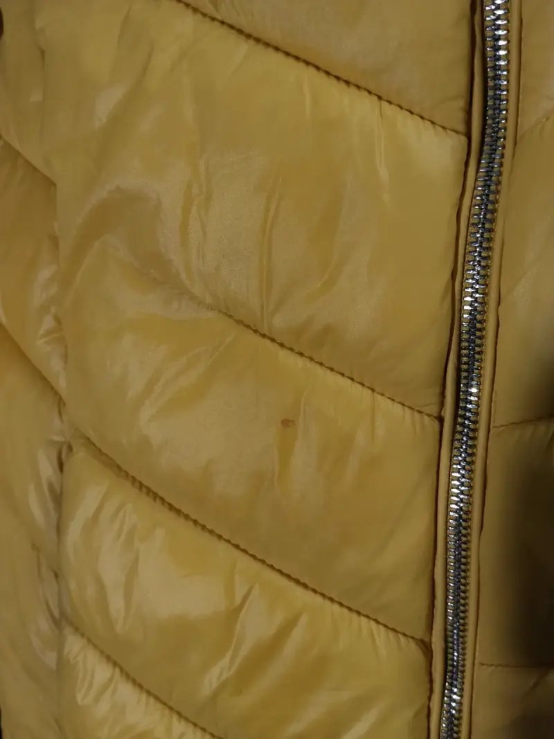 Chaqueta acolchada amarilla con capucha - 5