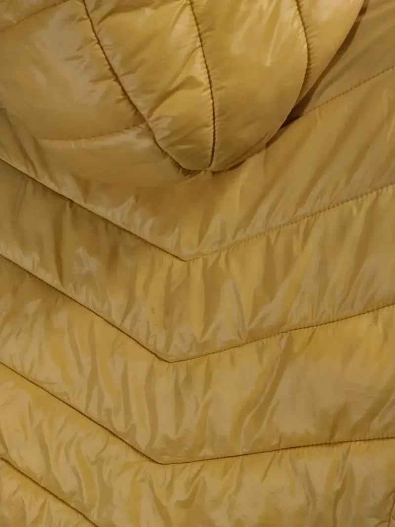 Chaqueta acolchada amarilla con capucha - 6