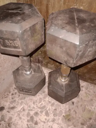Par de mancuernas hexagonales de 7.5 kg - miniatura 2