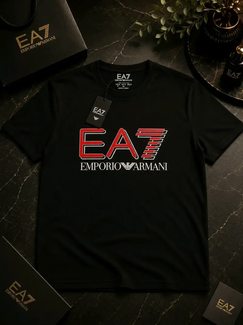 Polera negra EA7 Emporio Armani para hombre