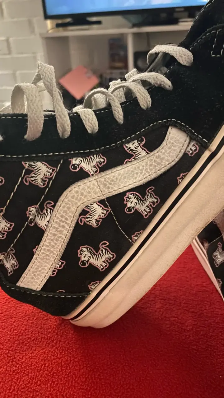 Zapatillas Vans negras con diseños (Americanas) - 3