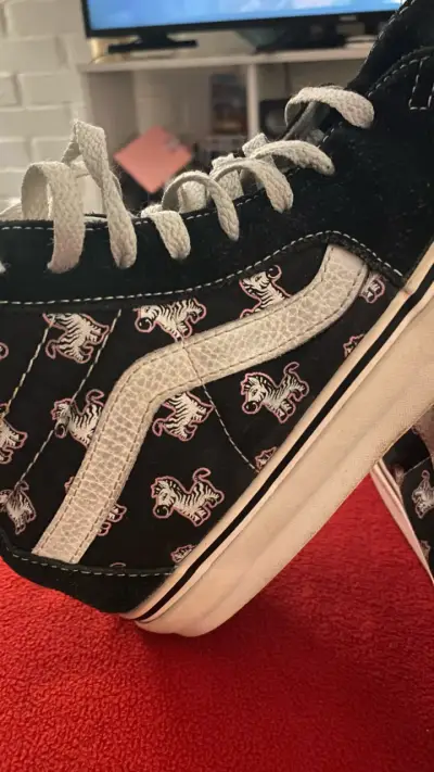 Zapatillas Vans negras con diseños (Americanas) - miniatura 3