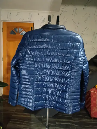 Chaqueta acolchada azul para mujer - miniatura 3