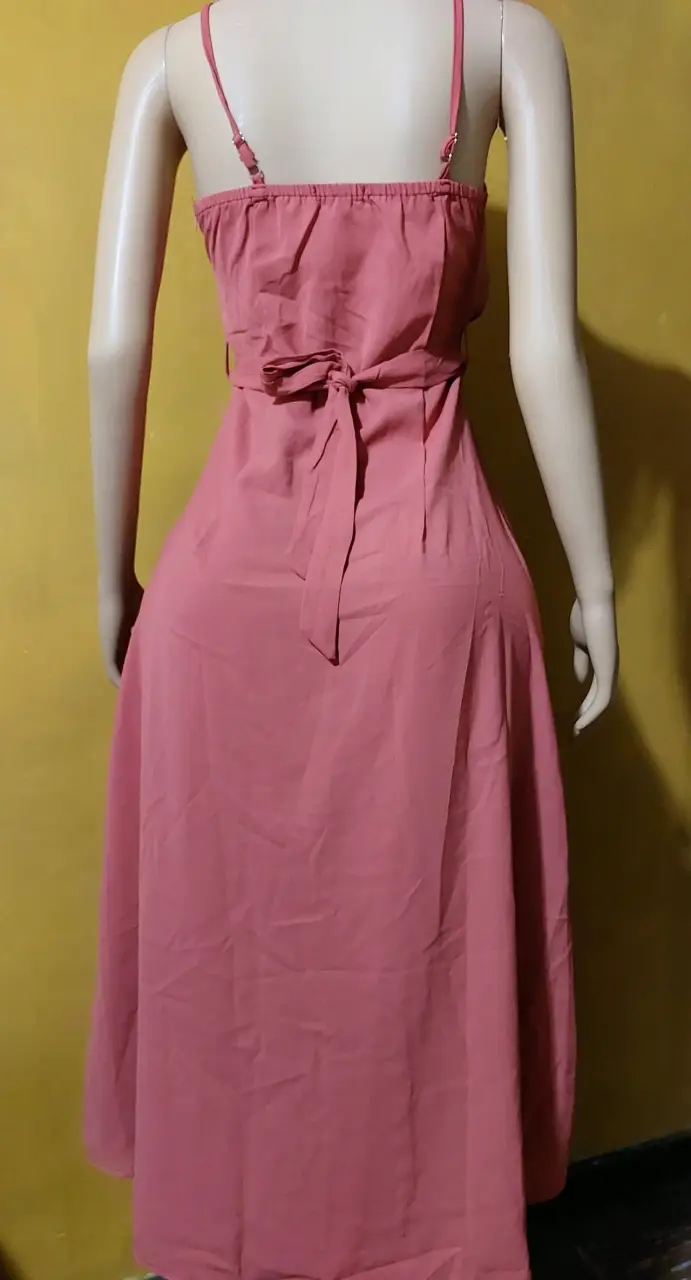 Vestido largo rosa con tirantes ajustables - 2