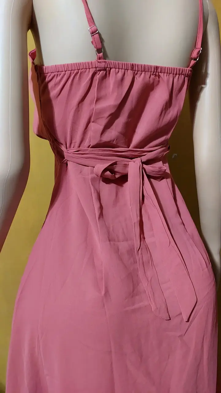 Vestido largo rosa con tirantes ajustables - 4