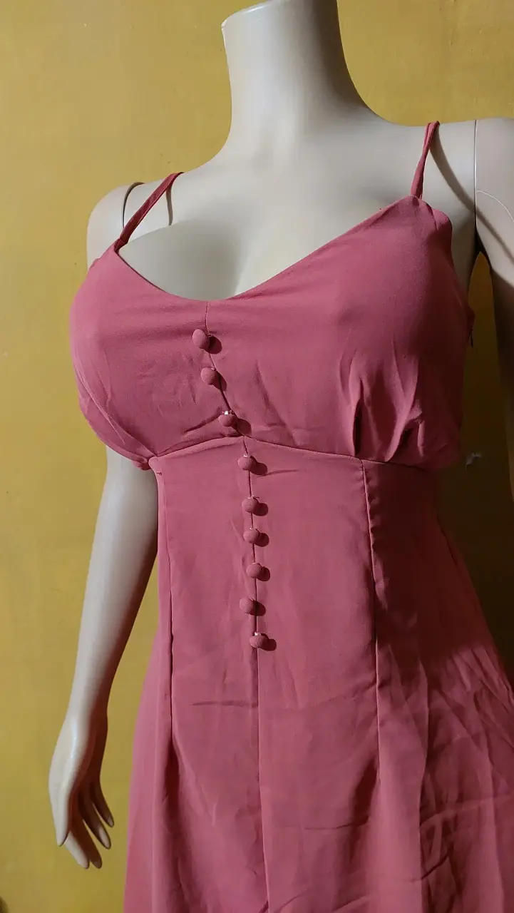 Vestido largo rosa con tirantes ajustables - 5