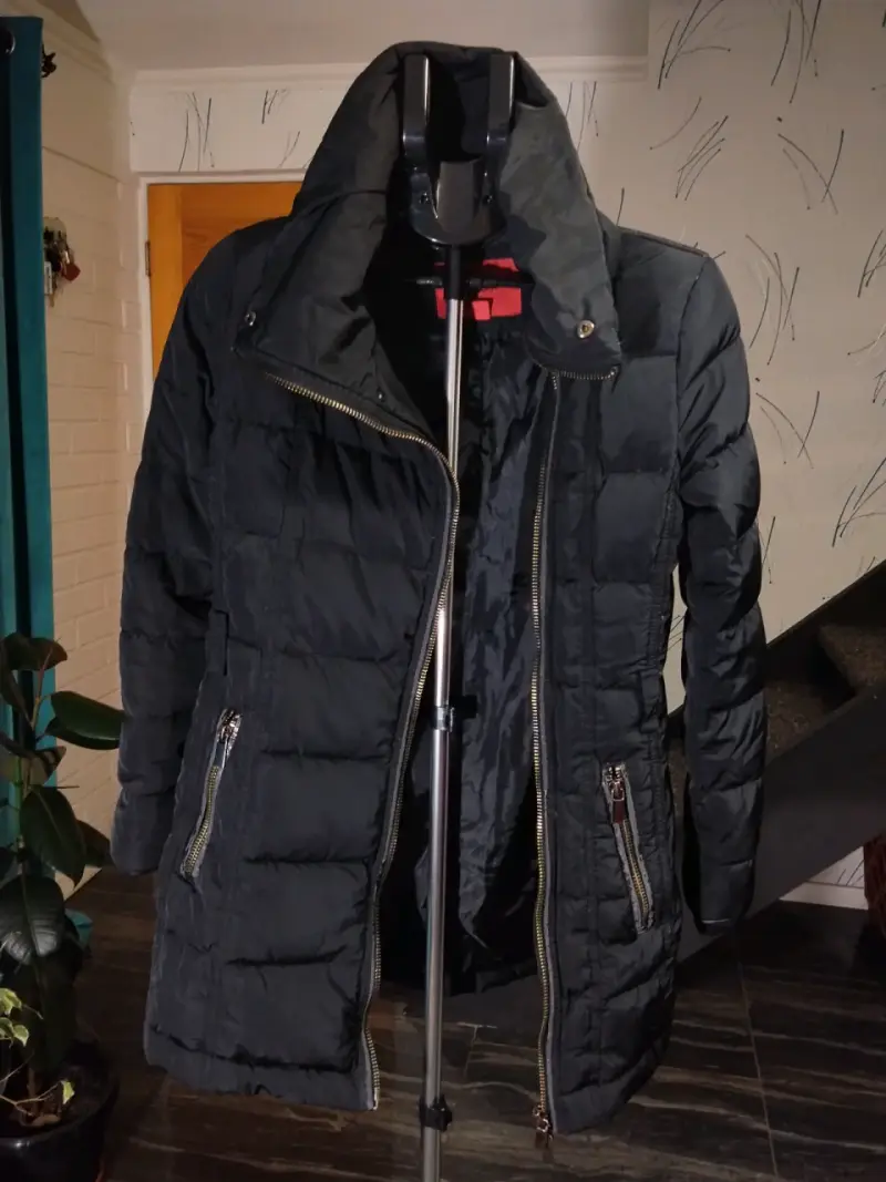 Chaqueta de abrigo negra con cierre metálico - 1