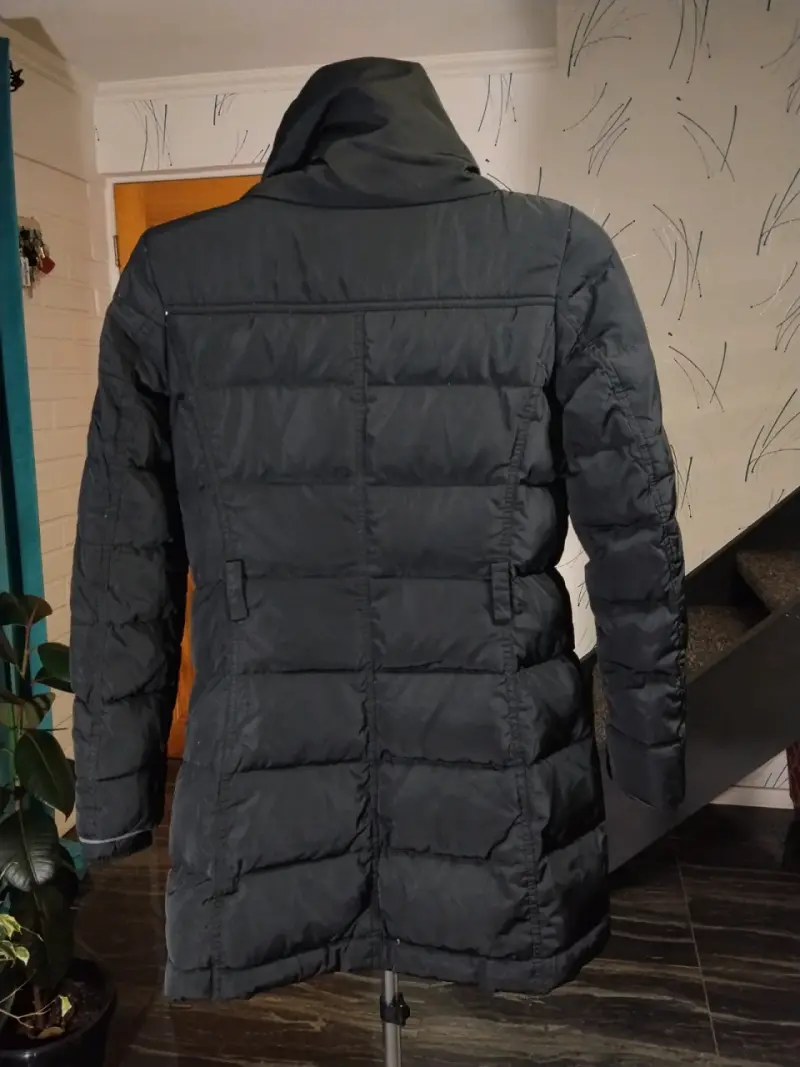 Chaqueta de abrigo negra con cierre metálico - 4