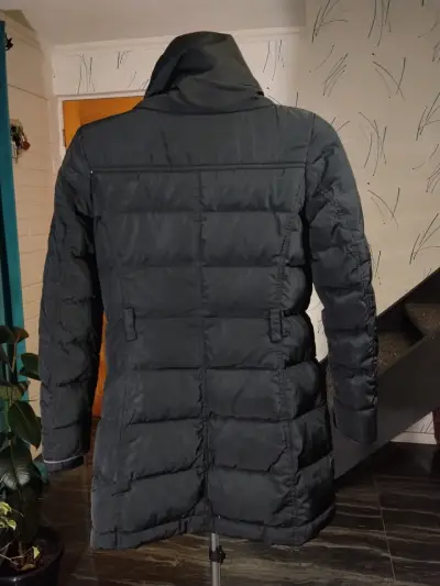 Chaqueta de abrigo negra con cierre metálico - miniatura 4