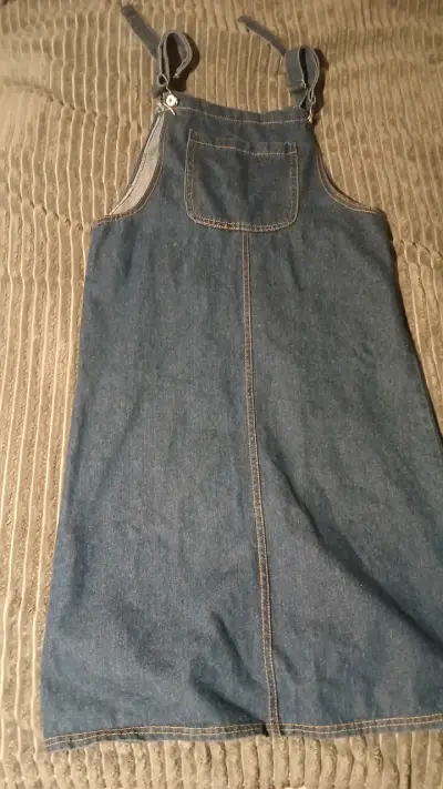 Vestido de mezclilla con tirantes ajustables - miniatura 1