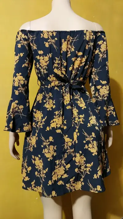 Vestido floral shein con hombros descubiertos - miniatura 3