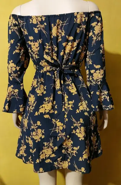 Vestido floral shein con hombros descubiertos - miniatura 5