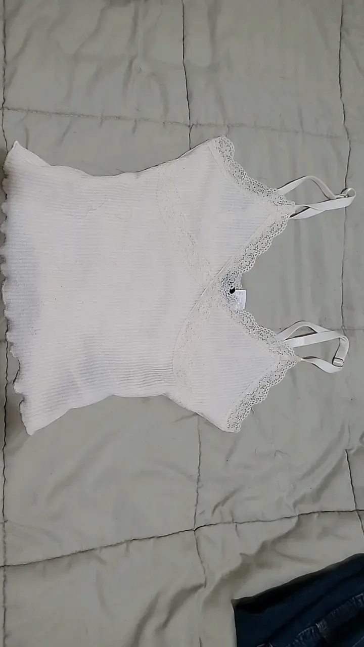 Camiseta blanca con encaje para mujer
