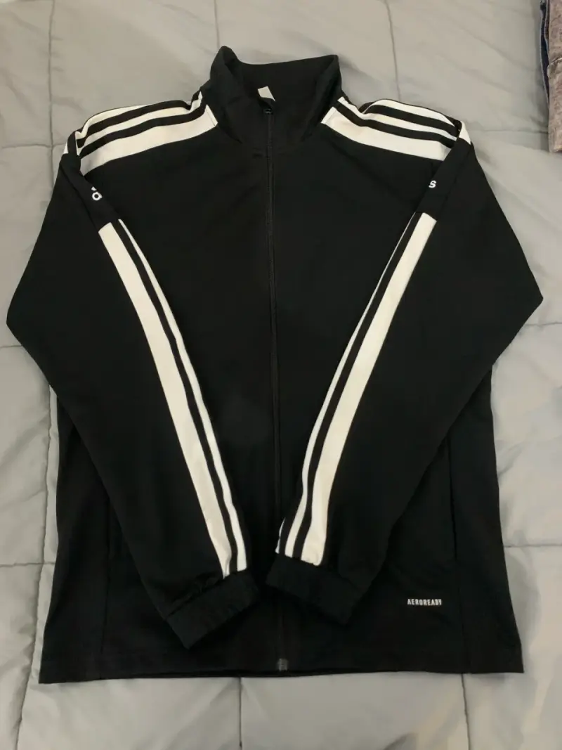 Chaqueta deportiva negra Adidas AEROREADY - 1
