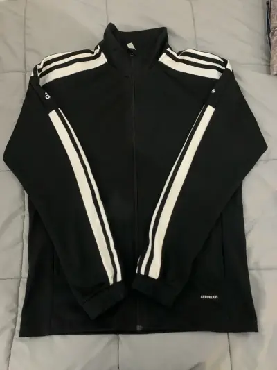 Chaqueta deportiva negra Adidas AEROREADY - miniatura 1