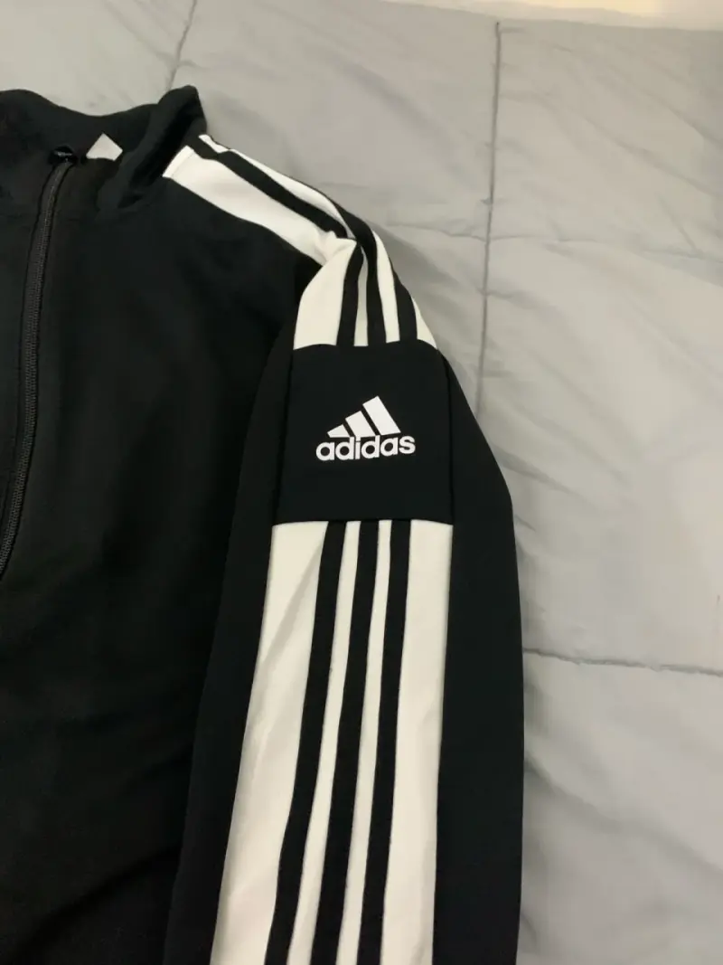Chaqueta deportiva negra Adidas AEROREADY - 2