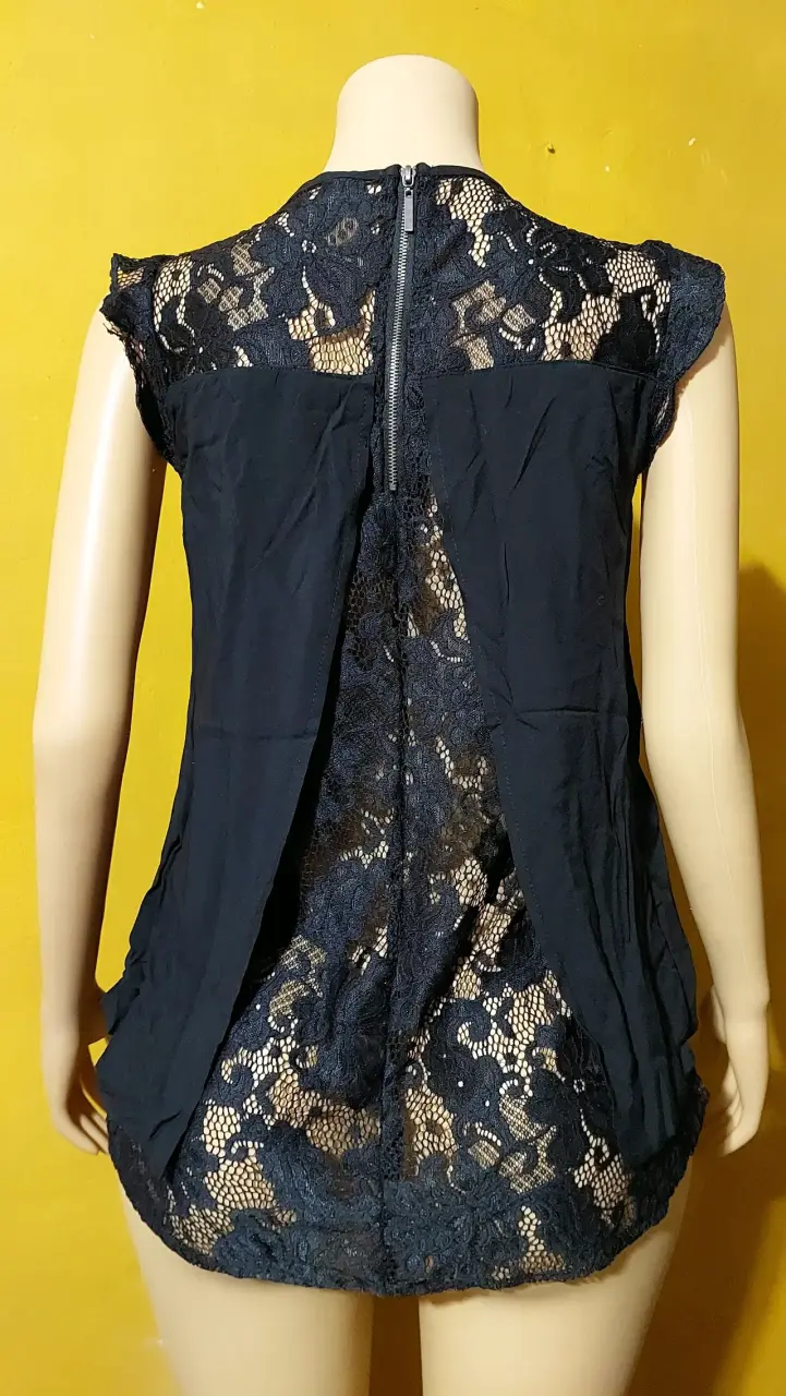 Blusa de encaje negra talla L - 2