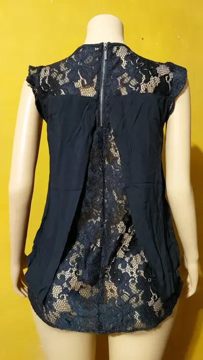 Blusa de encaje negra talla L - miniatura 2