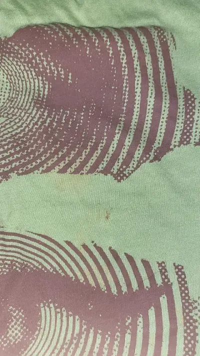Polera verde con diseño gráfico - miniatura 2