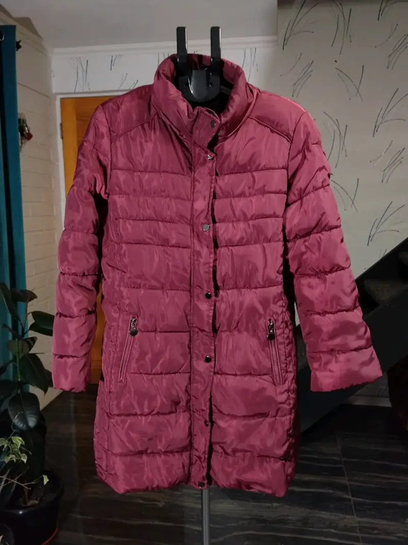 Casaca larga acolchada burdeos para mujer - 2