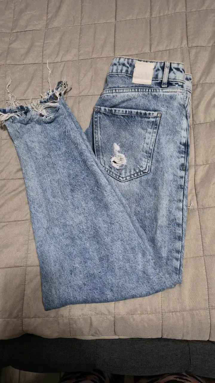 Jeans desgastados azul claro Zara talla38