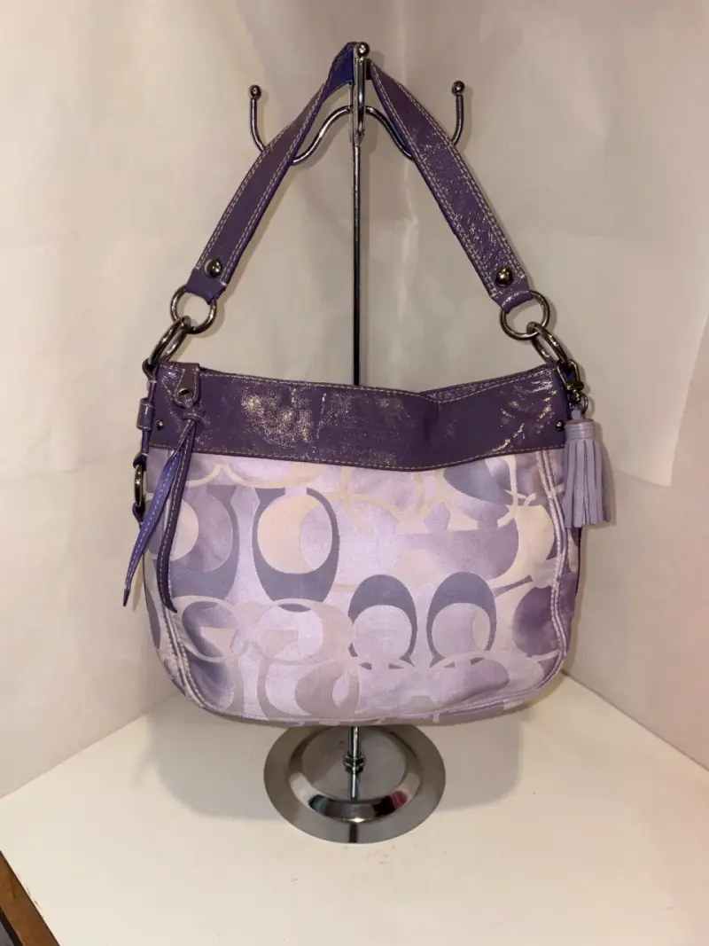 Bolso de hombro Coach morado con diseño clásico - 1