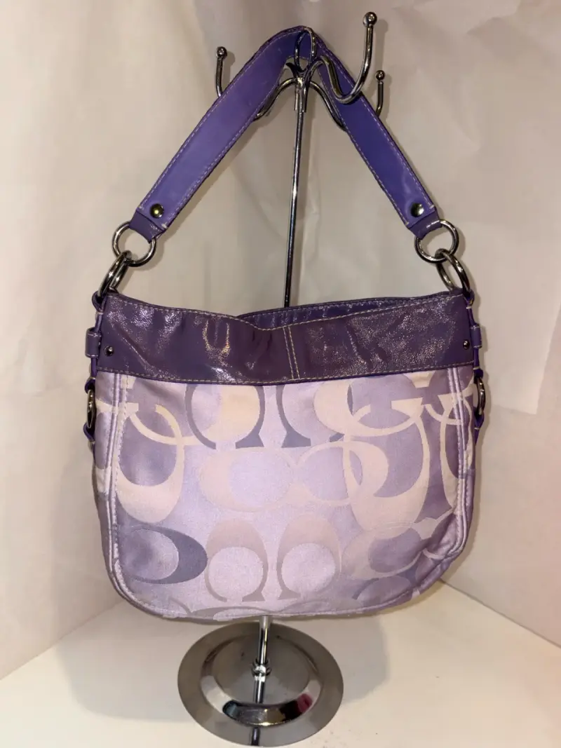 Bolso de hombro Coach morado con diseño clásico - 2
