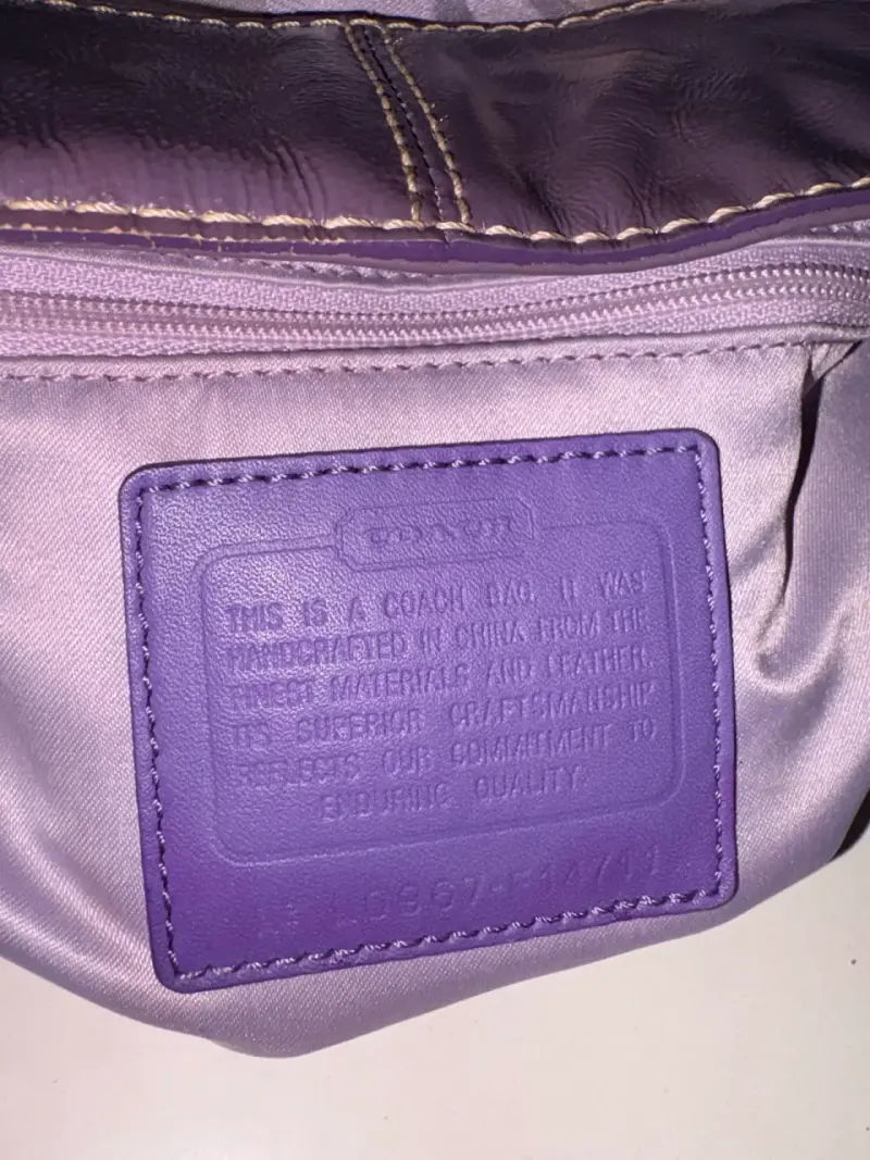 Bolso de hombro Coach morado con diseño clásico - 4