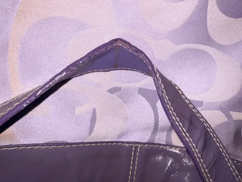 Bolso de hombro Coach morado con diseño clásico - 5