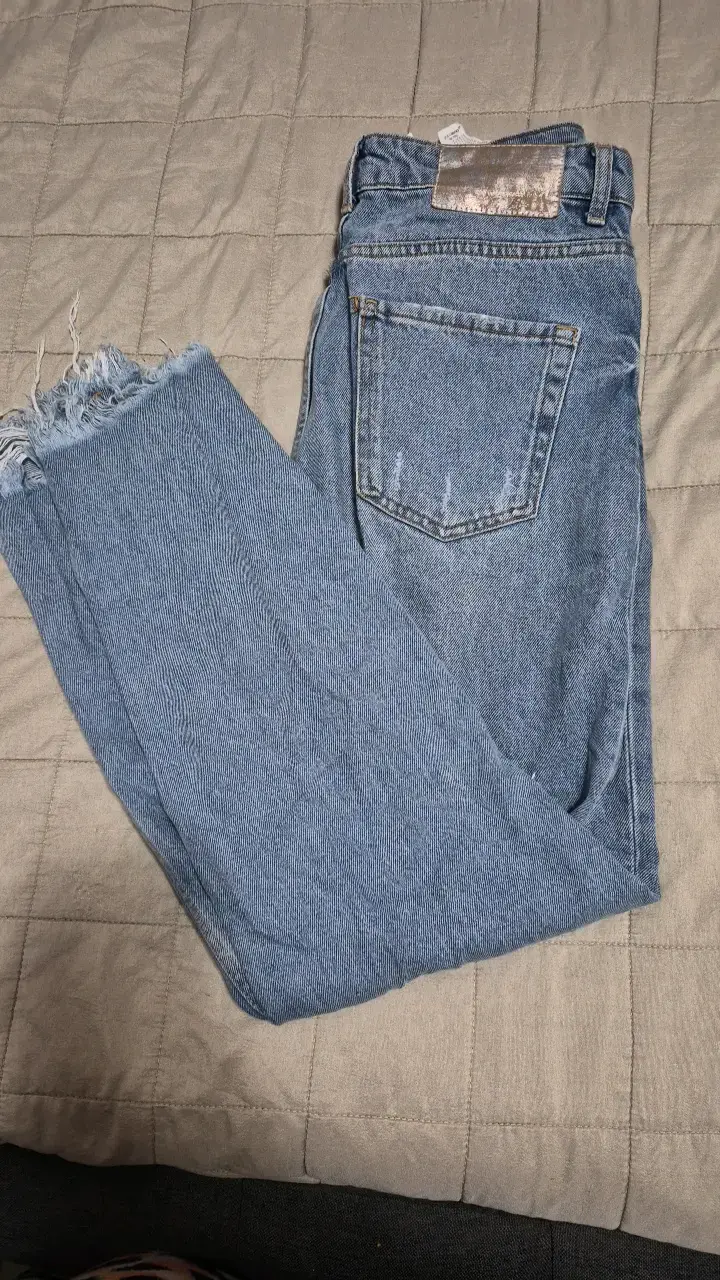 Jeans desgastados azul claro Zara para mujer