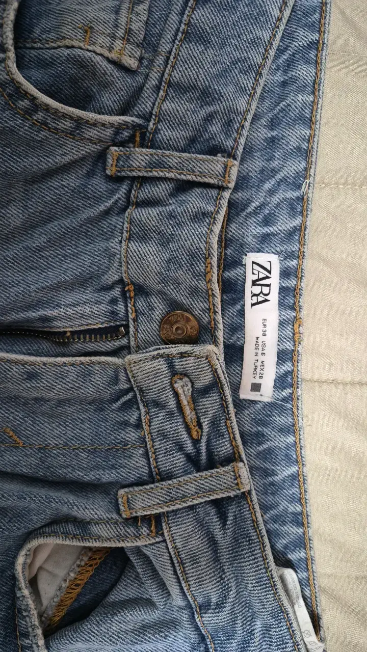 Jeans desgastados azul claro Zara para mujer - 4