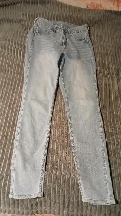 Jeans de mujer azul claro ajustados - miniatura 1
