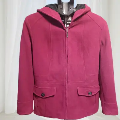 Abrigo de mujer con capucha color burdeos - miniatura 2
